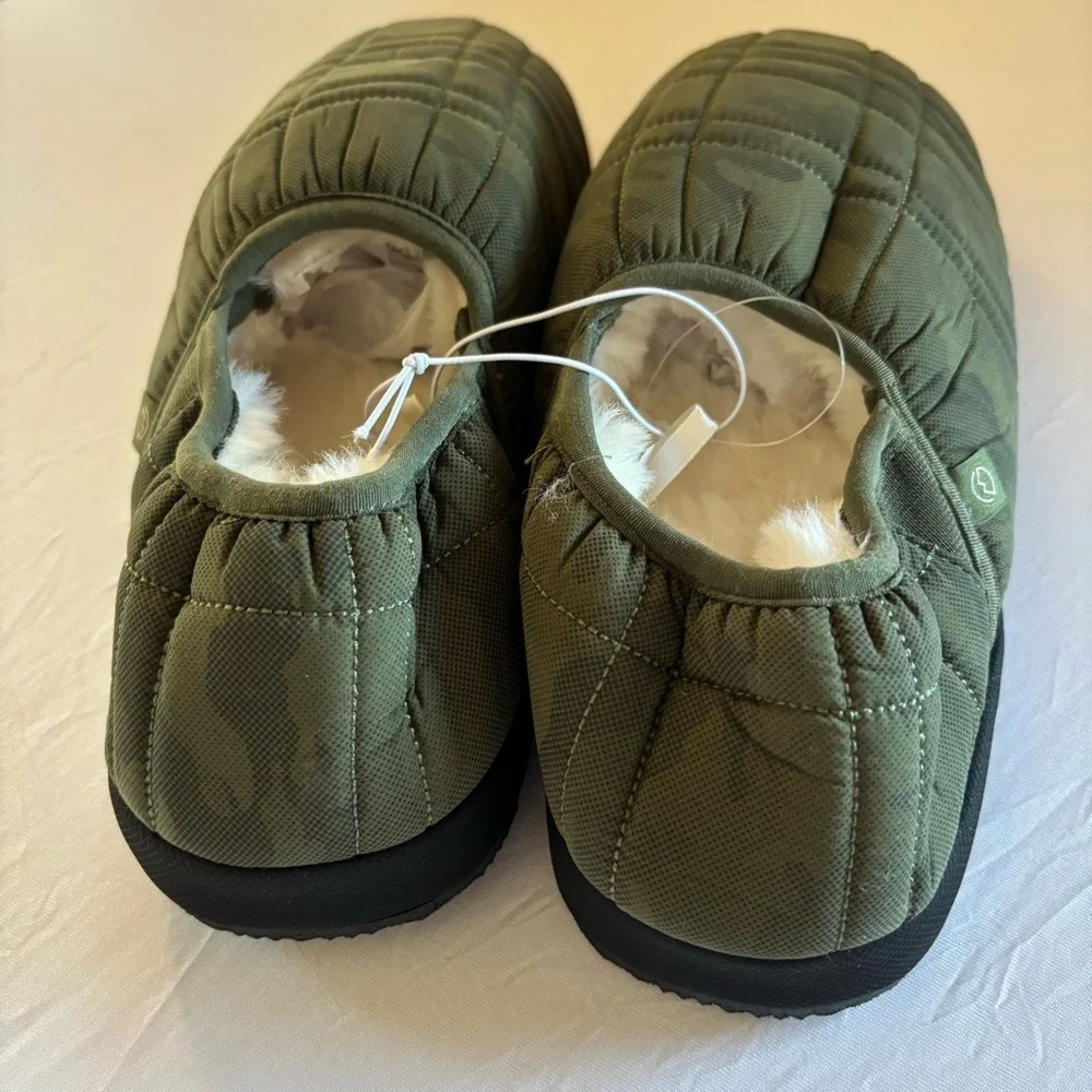 Magellan Outdoors Mens Puffer Slippers Green Camo Indoor Outdoor Size 11 D